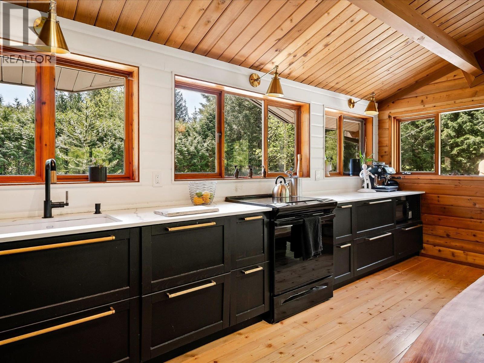 2040 MIDNIGHT WAY, Squamish