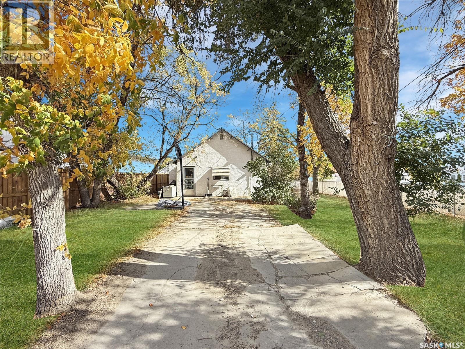 Single Family House Bungalow for Sale in  th AVENUE NW Swift Current 