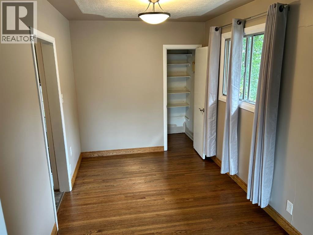 Single Family House Bungalow for Sale in   Street S Glendale Lethbridge 
