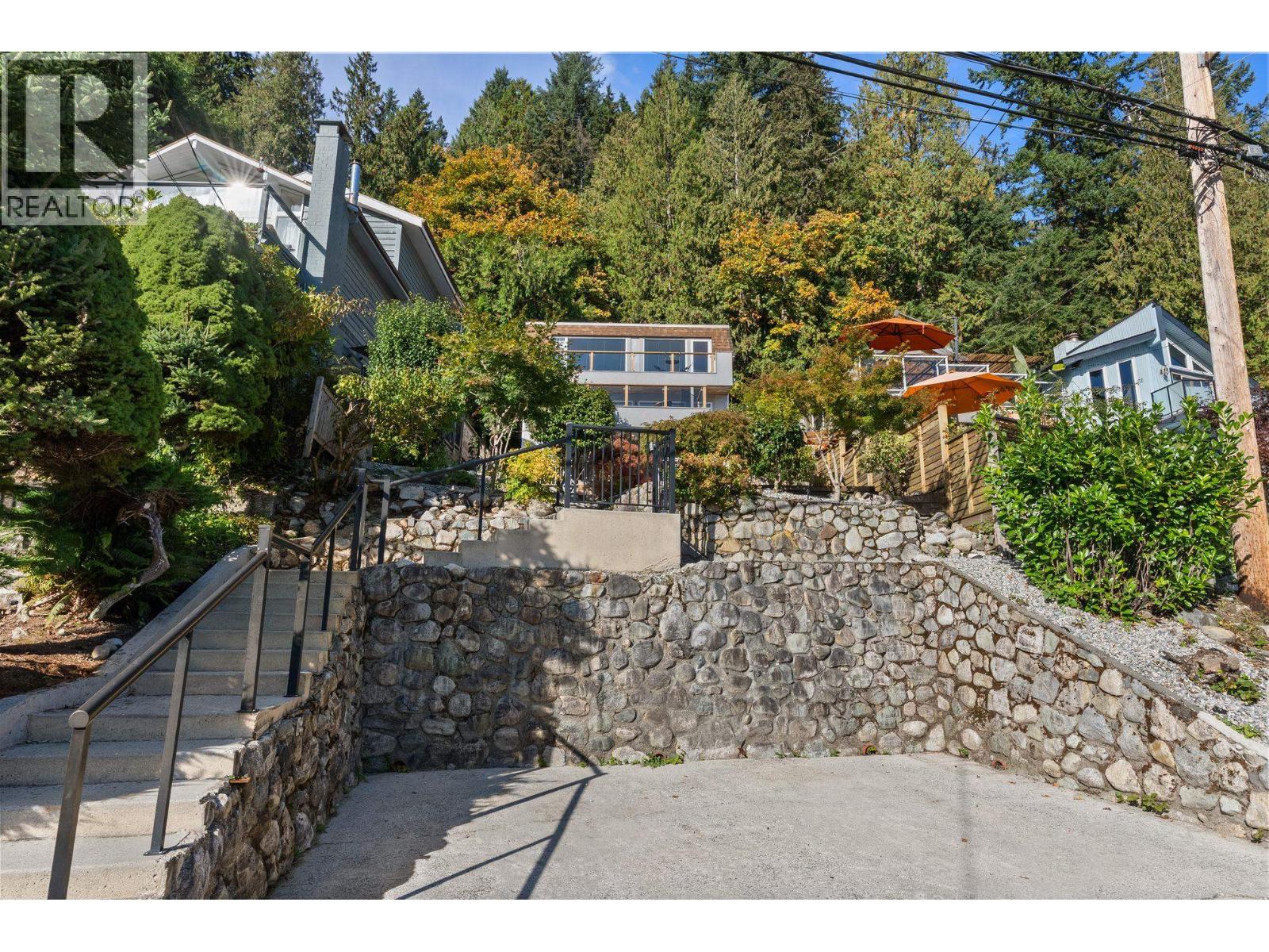 2717 PANORAMA DRIVE, North Vancouver