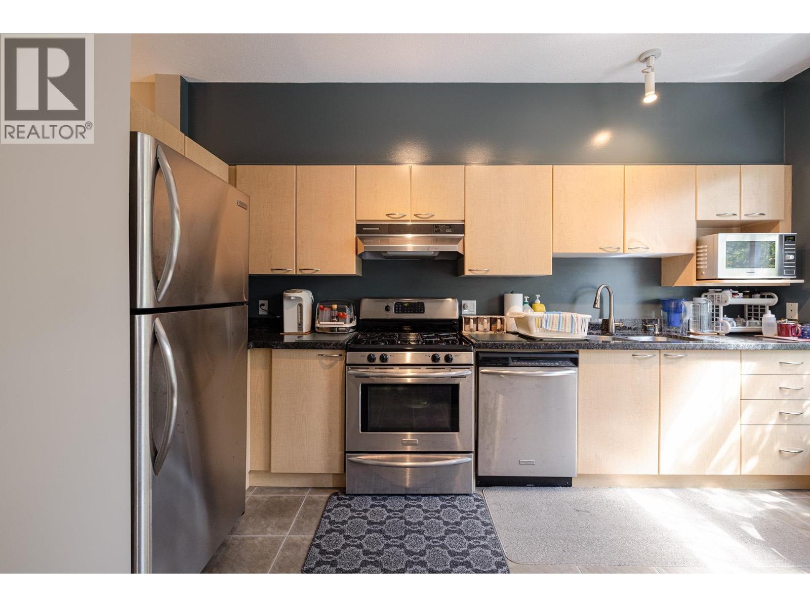 28 3711 ROBSON COURT, Richmond