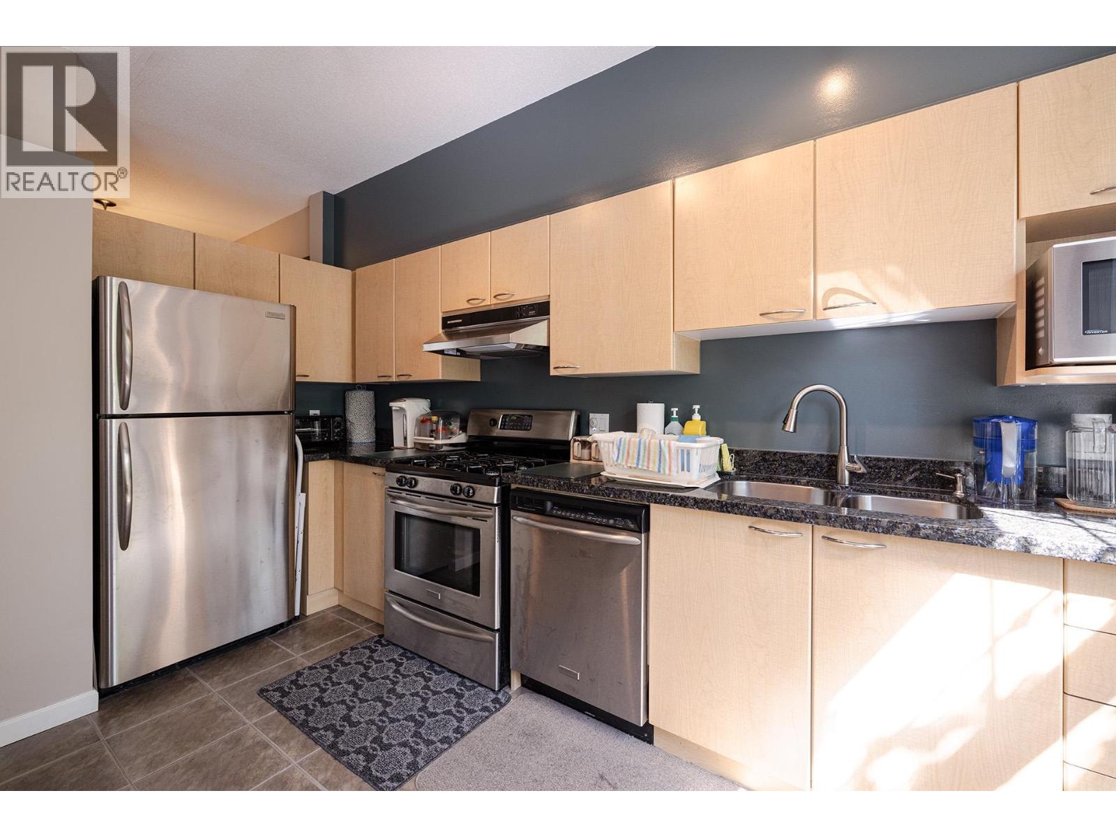 28 3711 ROBSON COURT, Richmond