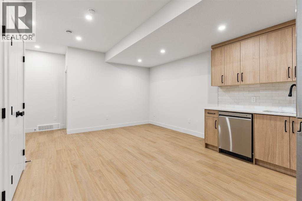 Single Family House for Sale in   Avenue NW Bowness Calgary 