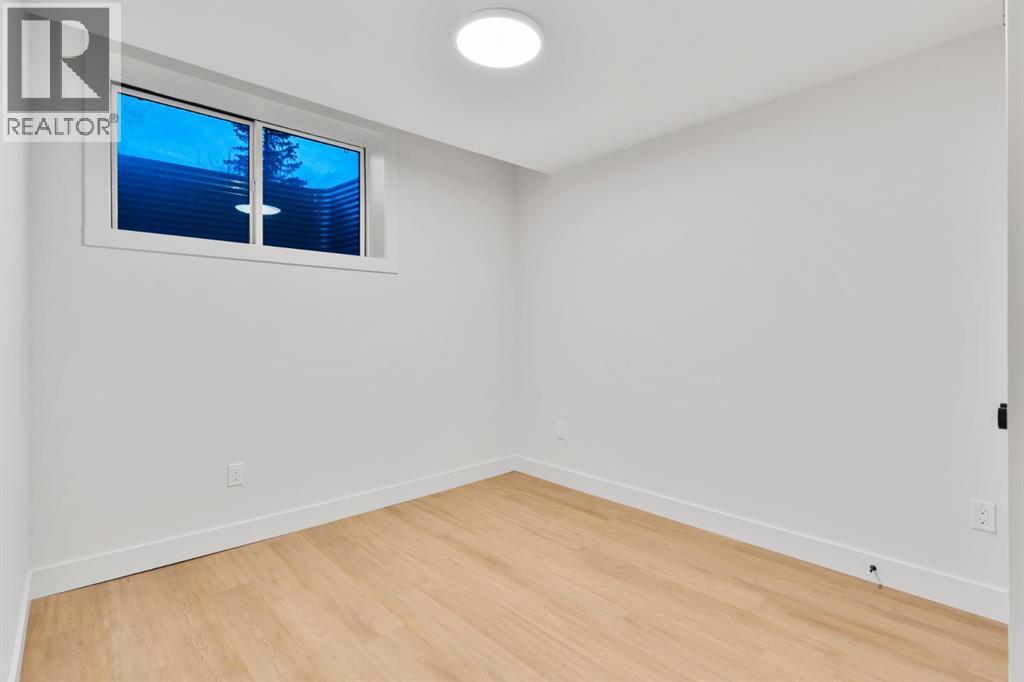 Single Family House for Sale in   Avenue NW Bowness Calgary 