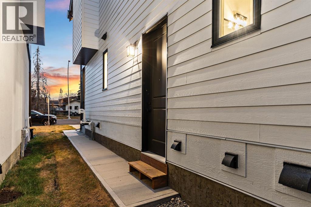 Single Family House for Sale in   Avenue NW Bowness Calgary 