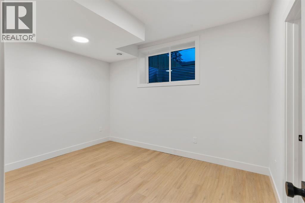 Single Family House for Sale in   Avenue NW Bowness Calgary 