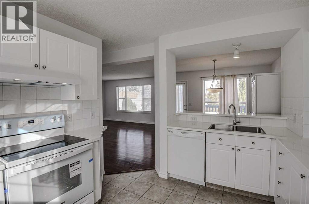 Single Family House for Sale in  Somerside Close SW Somerset Calgary 