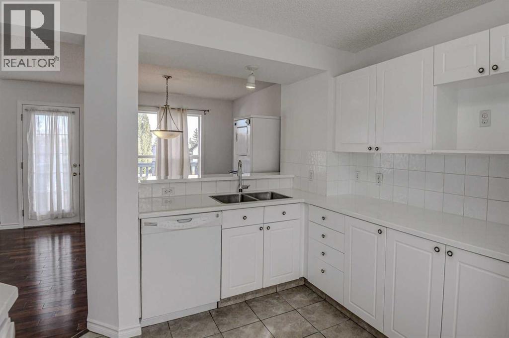 Single Family House for Sale in  Somerside Close SW Somerset Calgary 
