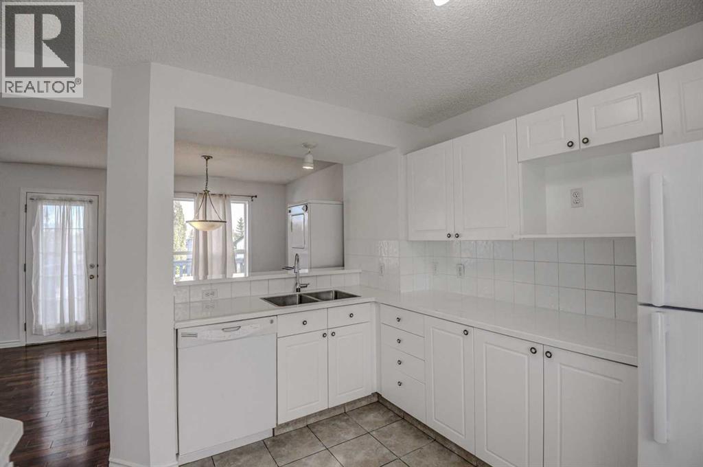 Single Family House for Sale in  Somerside Close SW Somerset Calgary 