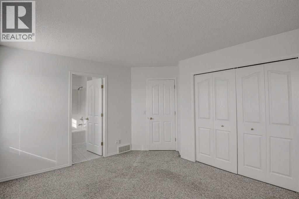 Single Family House for Sale in  Somerside Close SW Somerset Calgary 