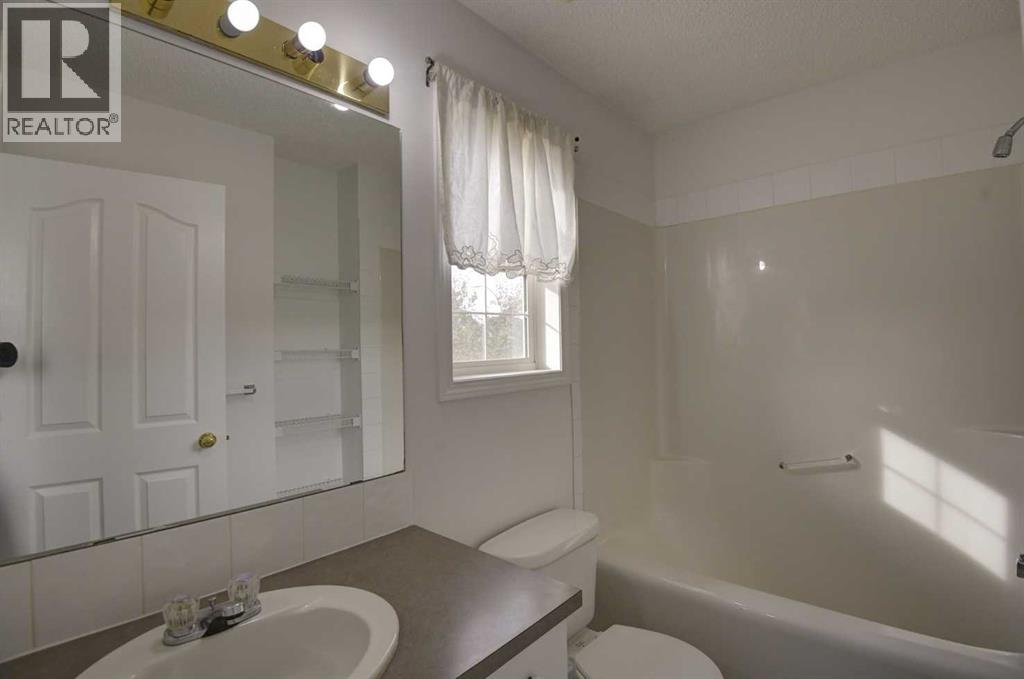 Single Family House for Sale in  Somerside Close SW Somerset Calgary 