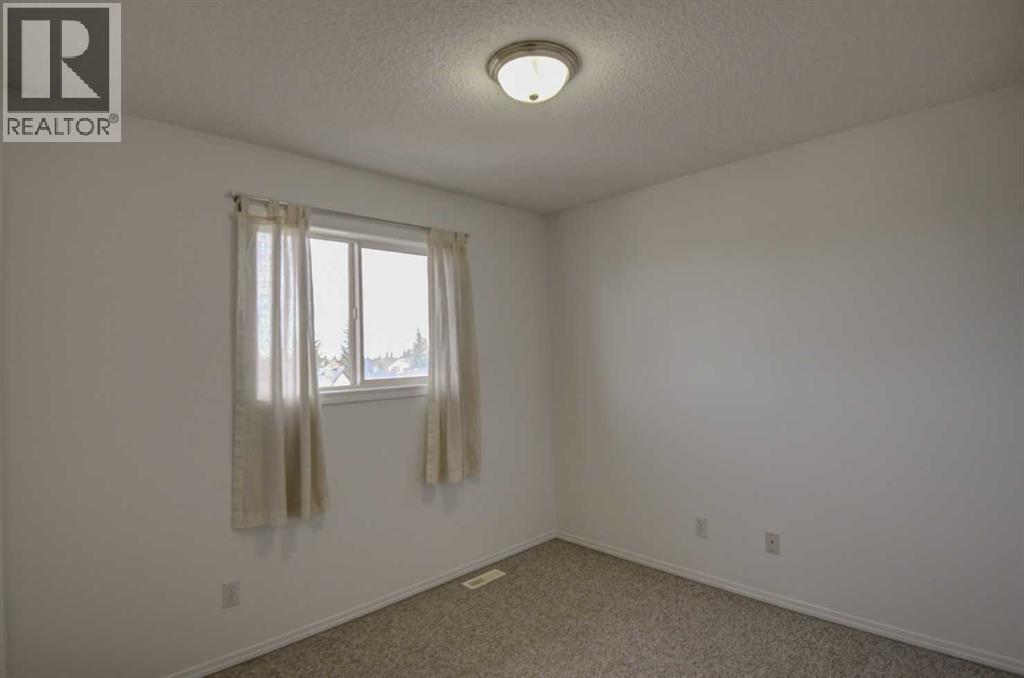 Single Family House for Sale in  Somerside Close SW Somerset Calgary 