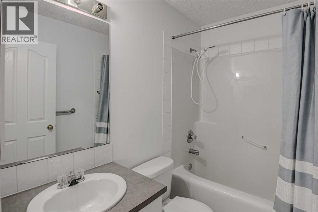 Single Family House for Sale in  Somerside Close SW Somerset Calgary 