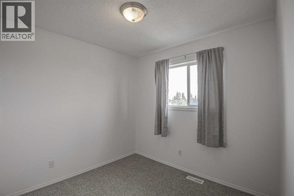 Single Family House for Sale in  Somerside Close SW Somerset Calgary 