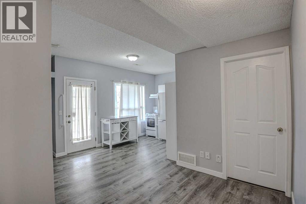 Single Family House for Sale in  Somerside Close SW Somerset Calgary 