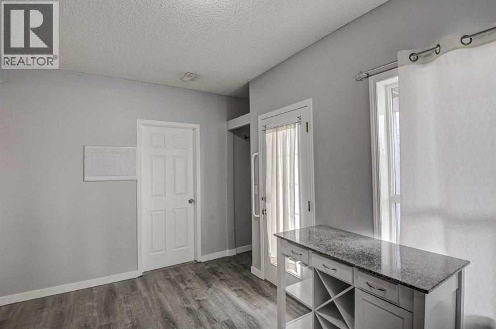 Single Family House for Sale in  Somerside Close SW Somerset Calgary 
