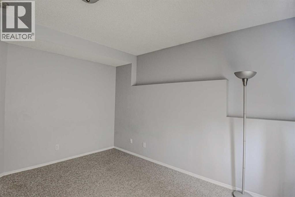 Single Family House for Sale in  Somerside Close SW Somerset Calgary 