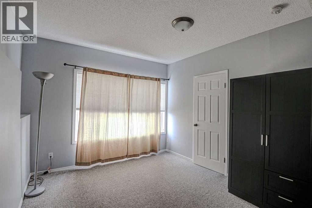 Single Family House for Sale in  Somerside Close SW Somerset Calgary 