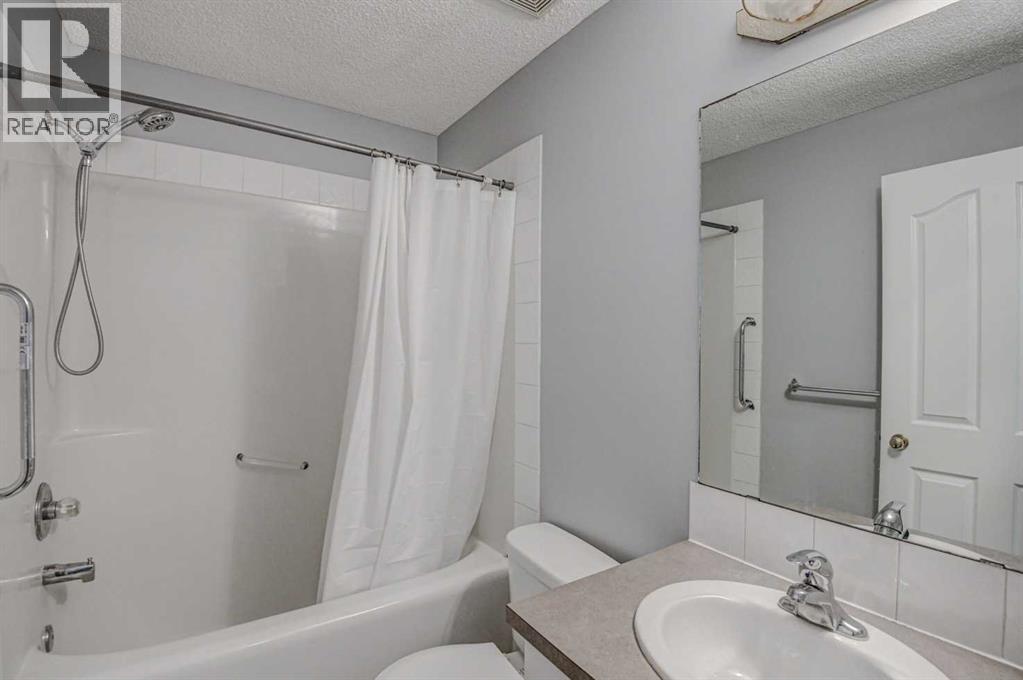Single Family House for Sale in  Somerside Close SW Somerset Calgary 
