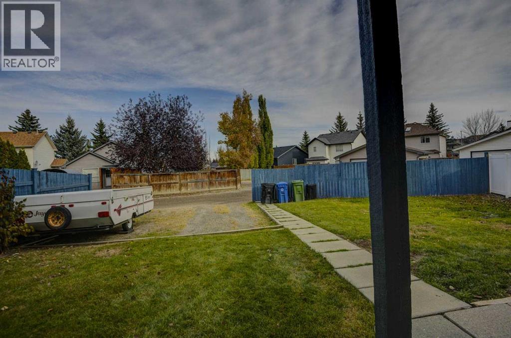 Single Family House for Sale in  Somerside Close SW Somerset Calgary 