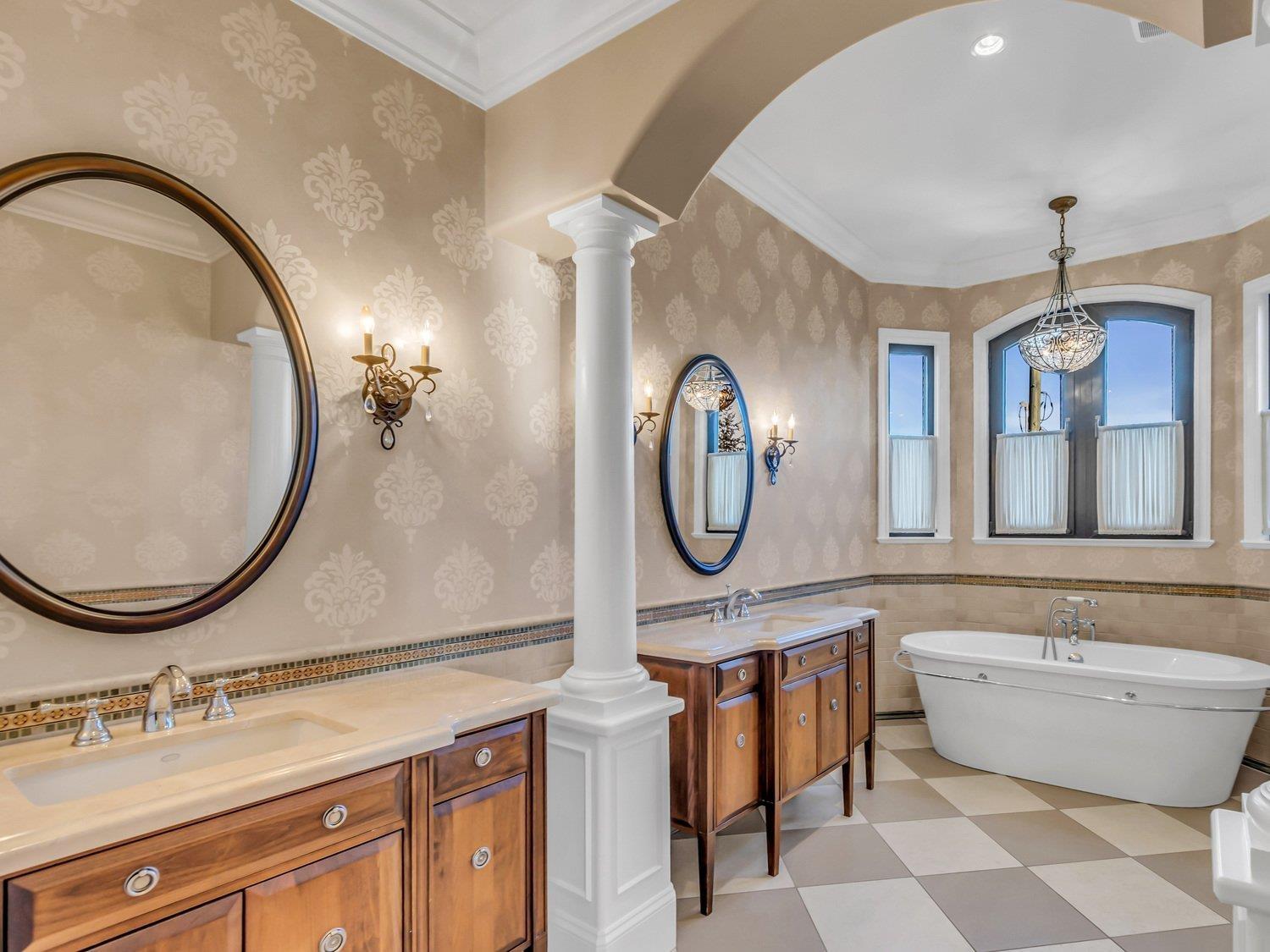 1375 KERFOOT ROAD, White Rock