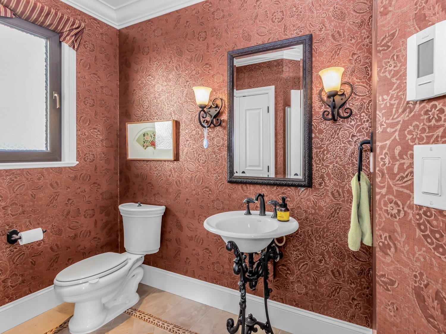 1375 KERFOOT ROAD, White Rock