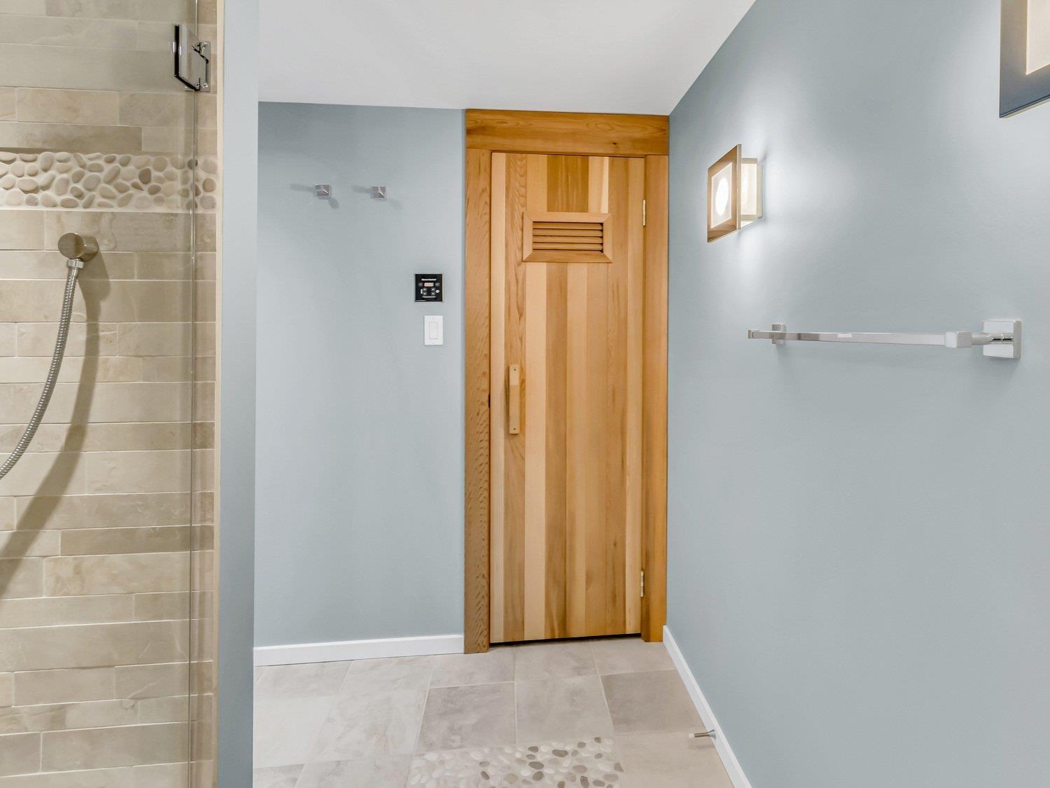 1375 KERFOOT ROAD, White Rock