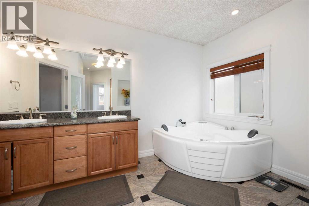 164 Wild Rose Street, Fort McMurray