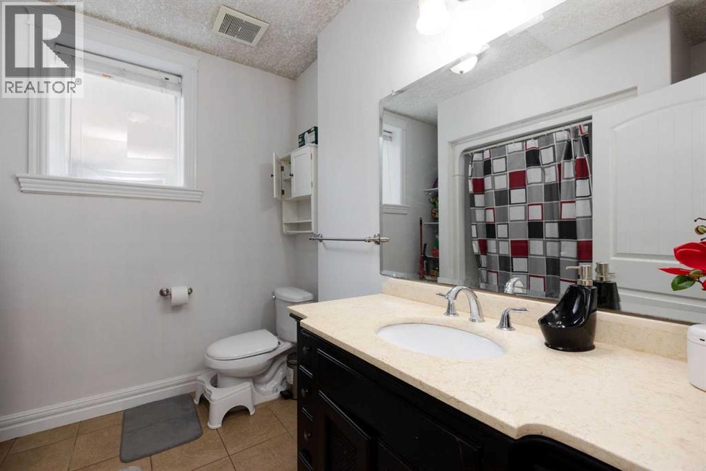 164 Wild Rose Street, Fort McMurray