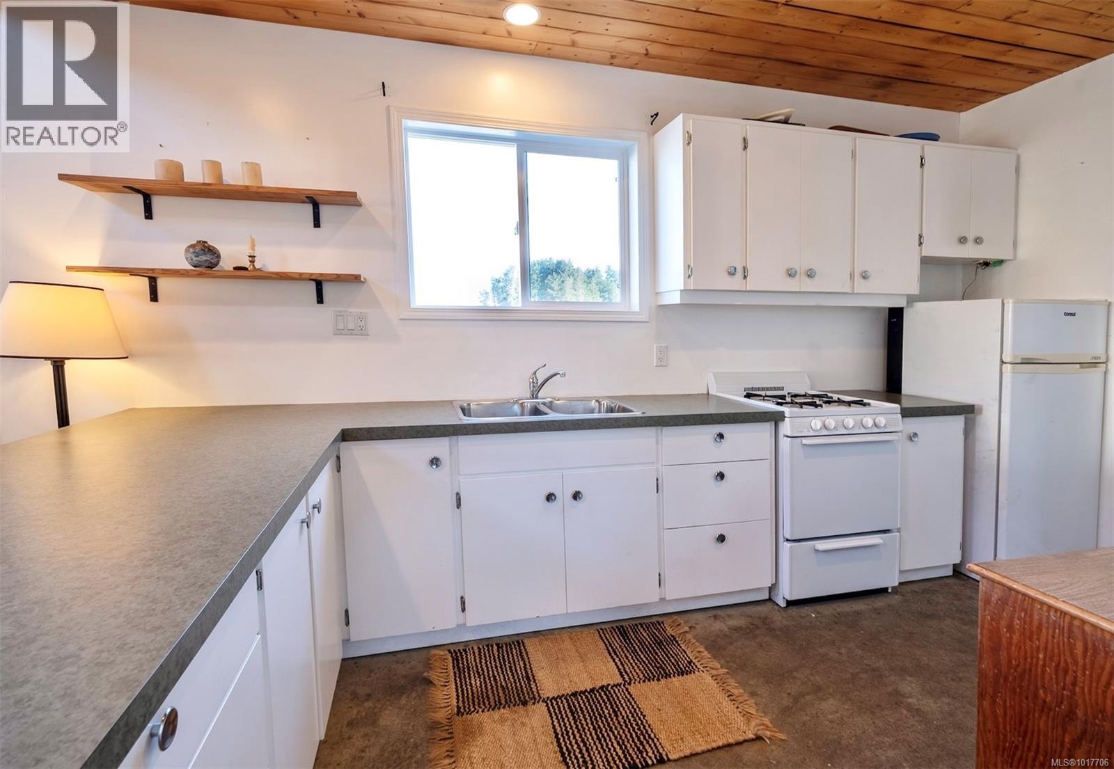 630 Campbell St, Tofino