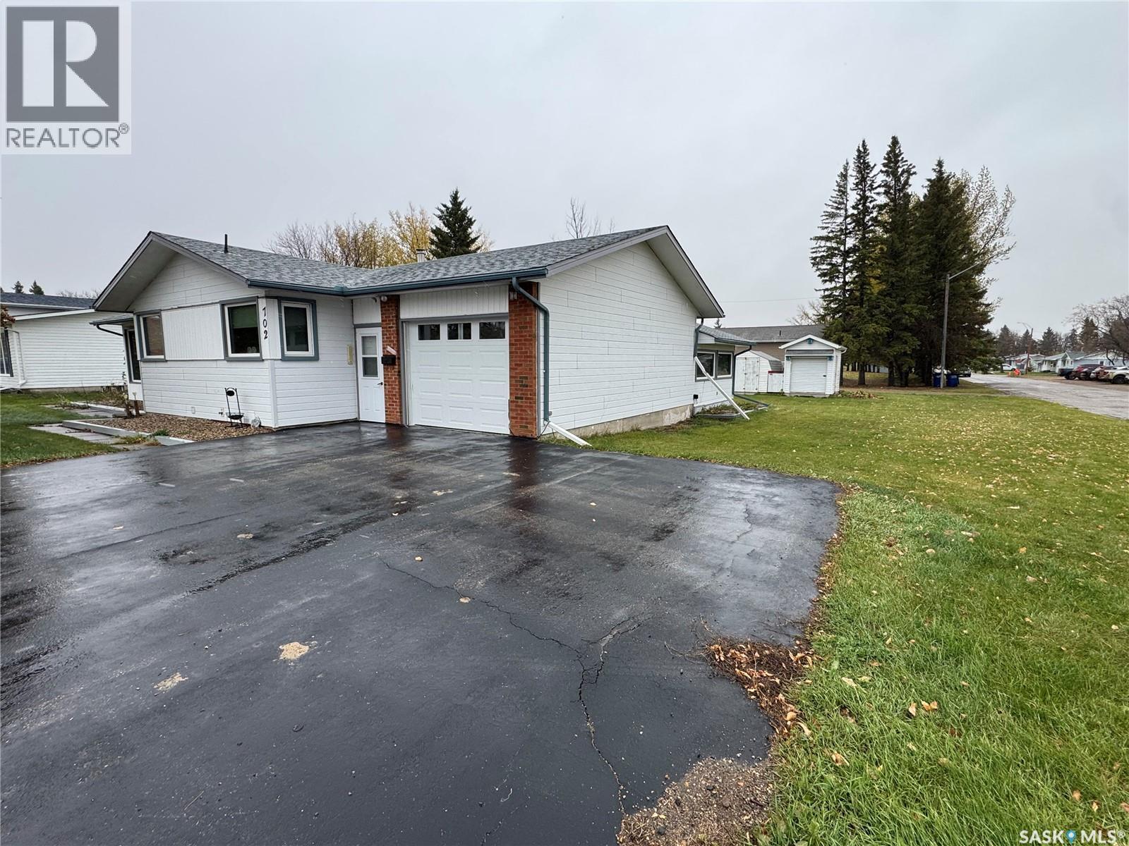 702 Portage AVENUE - 2