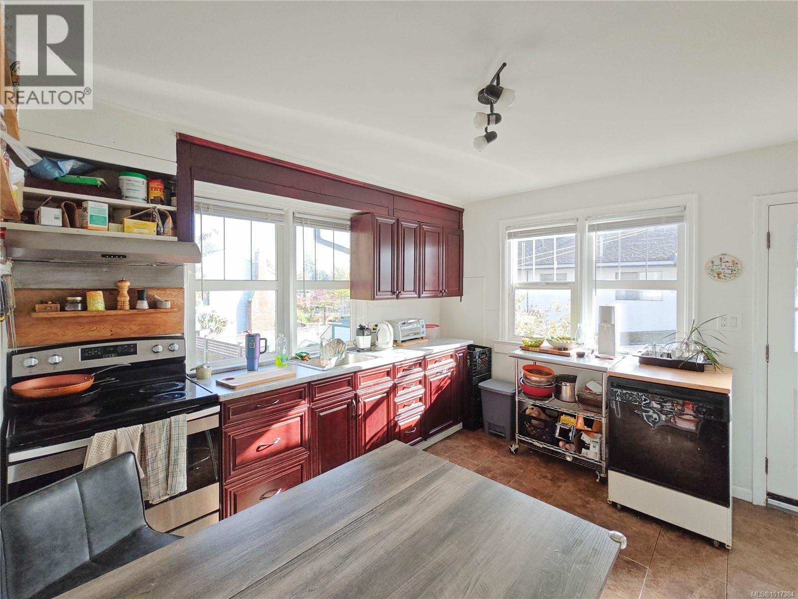  2819 Richmond Road, Saanich