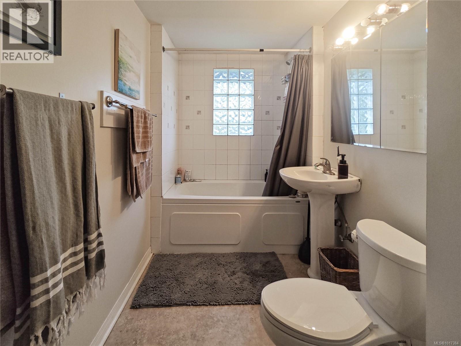  2819 Richmond Road, Saanich