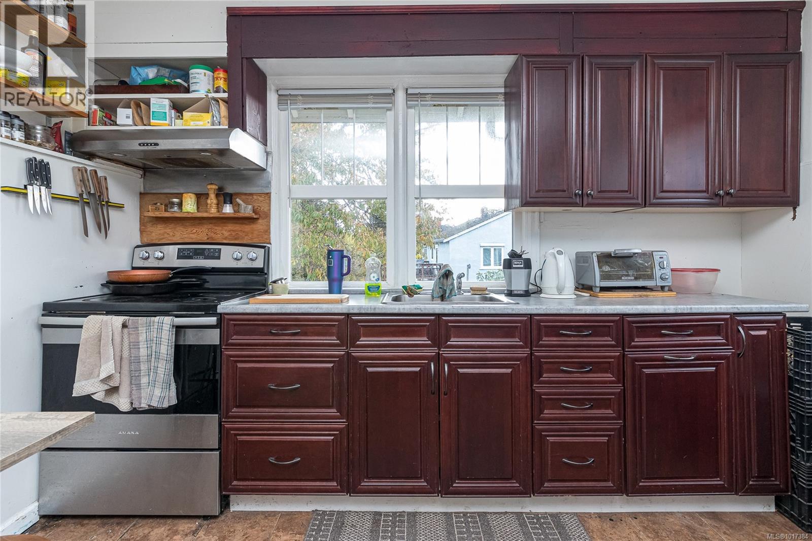  2819 Richmond Road, Saanich