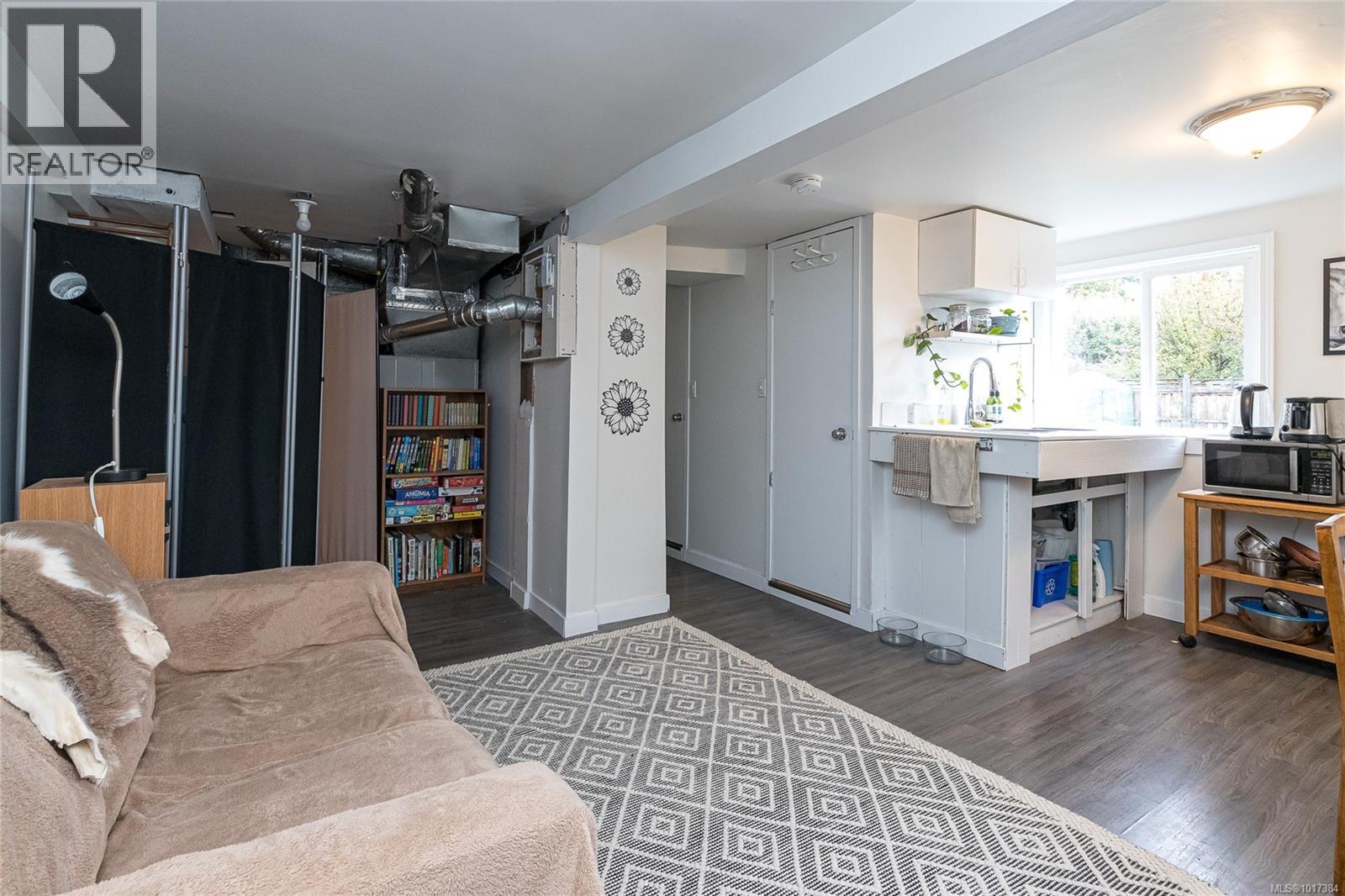  2819 Richmond Road, Saanich