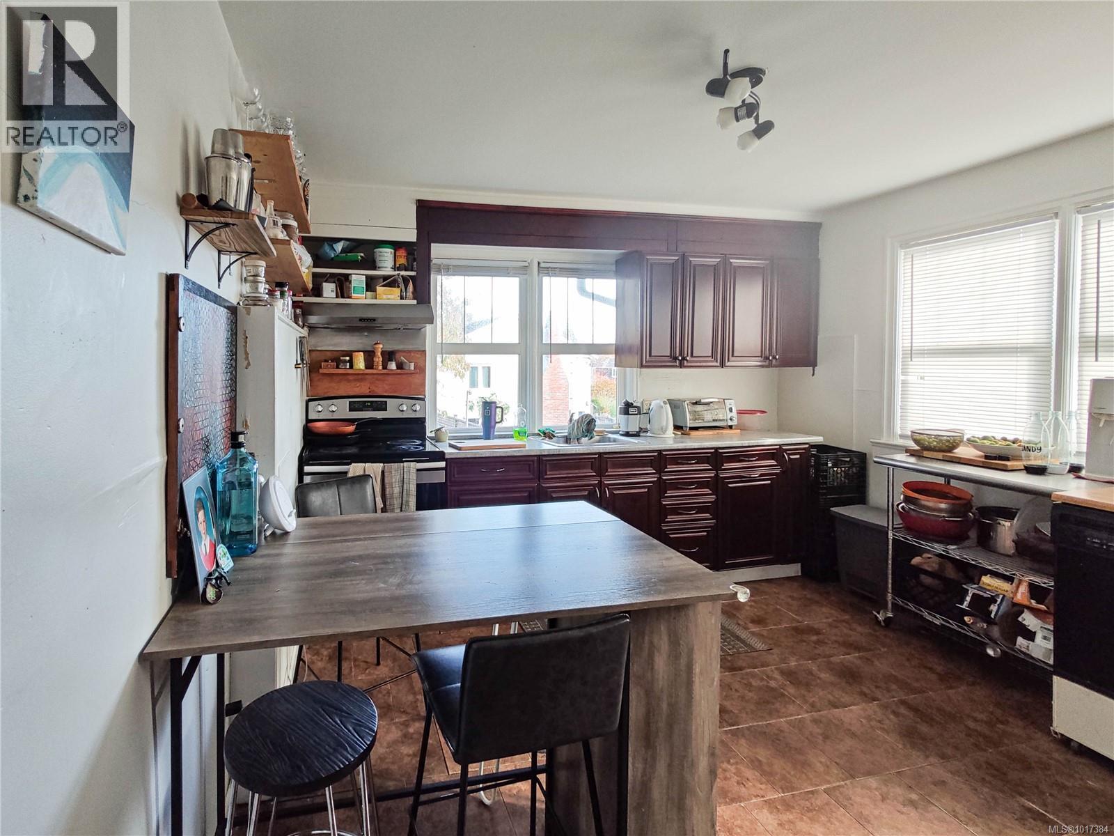  2819 Richmond Road, Saanich