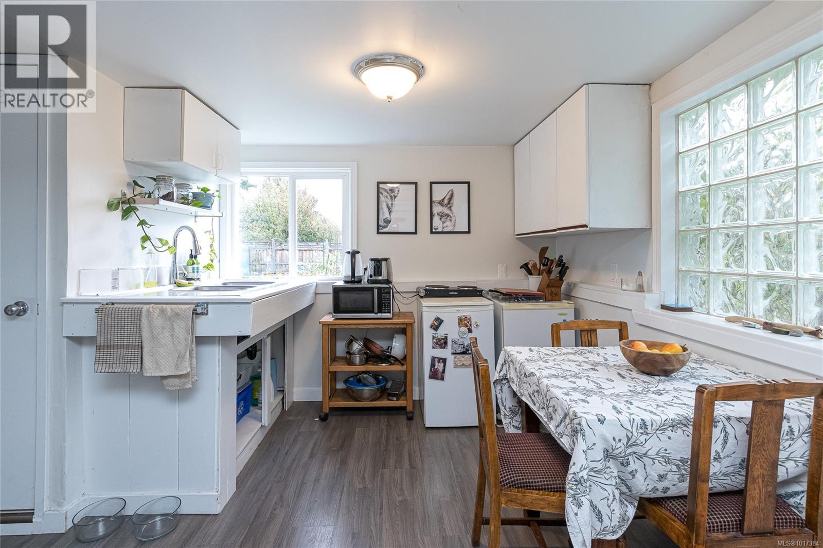 2819 Richmond Road, Saanich