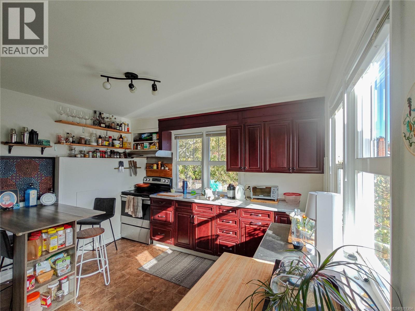  2819 Richmond Road, Saanich