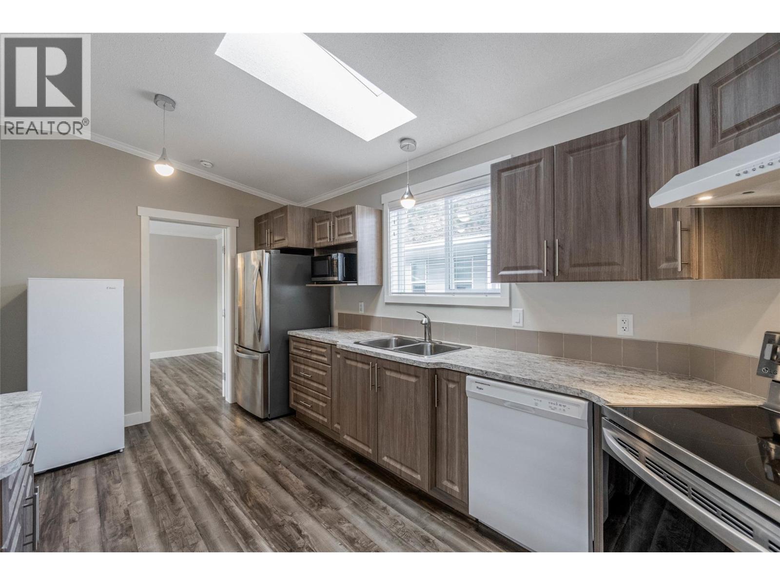 90 8598 HWY 97 Other, Oliver