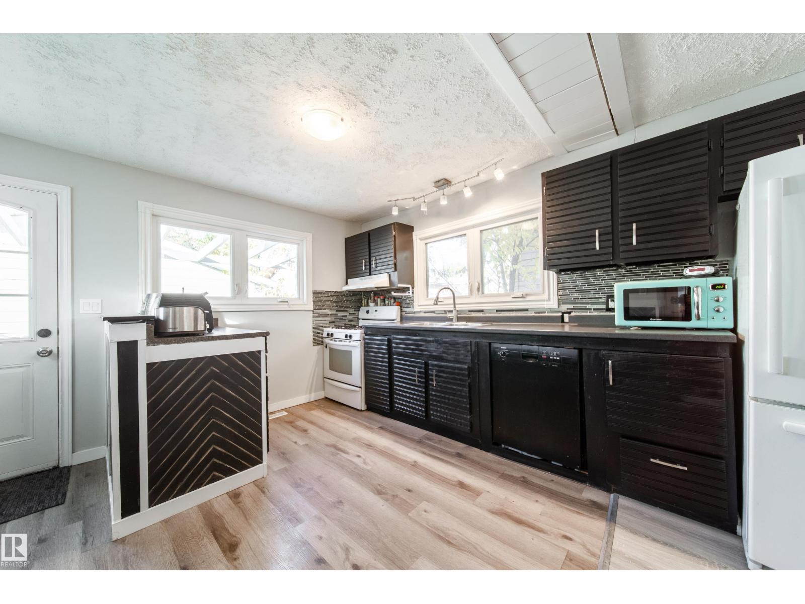 11536 83 ST NW, Edmonton