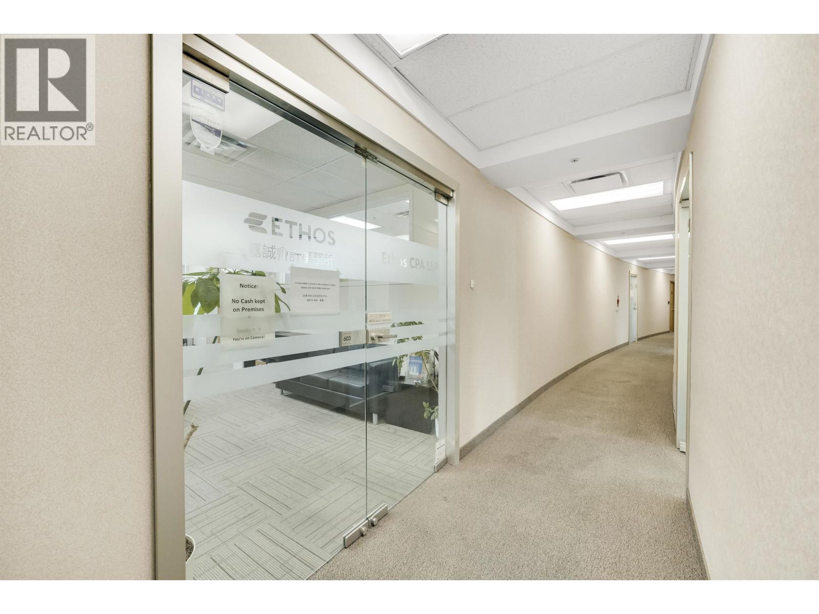 605 4538 KINGSWAY, Burnaby