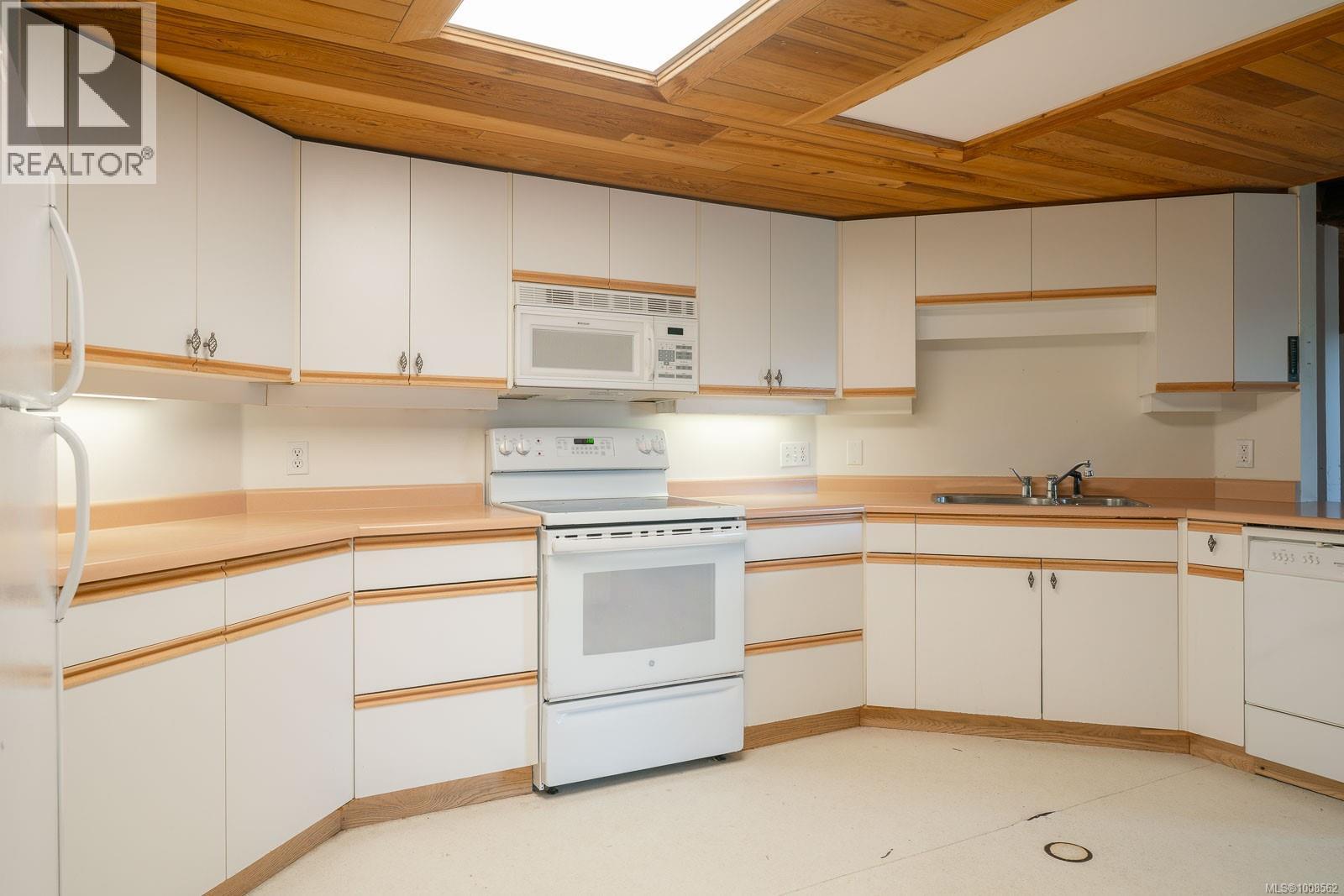 300&304 DEER Rd, Lake Cowichan