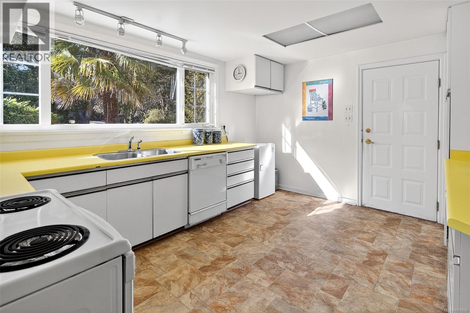 3315 Ripon Road, Oak Bay