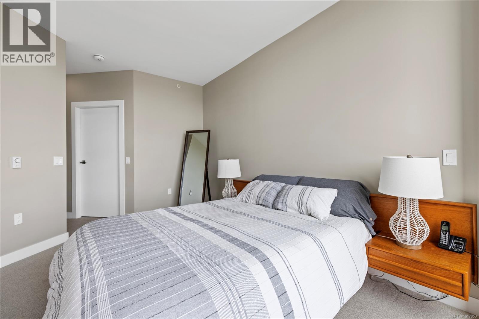 202 3529 Dolphin Dr, Nanoose Bay