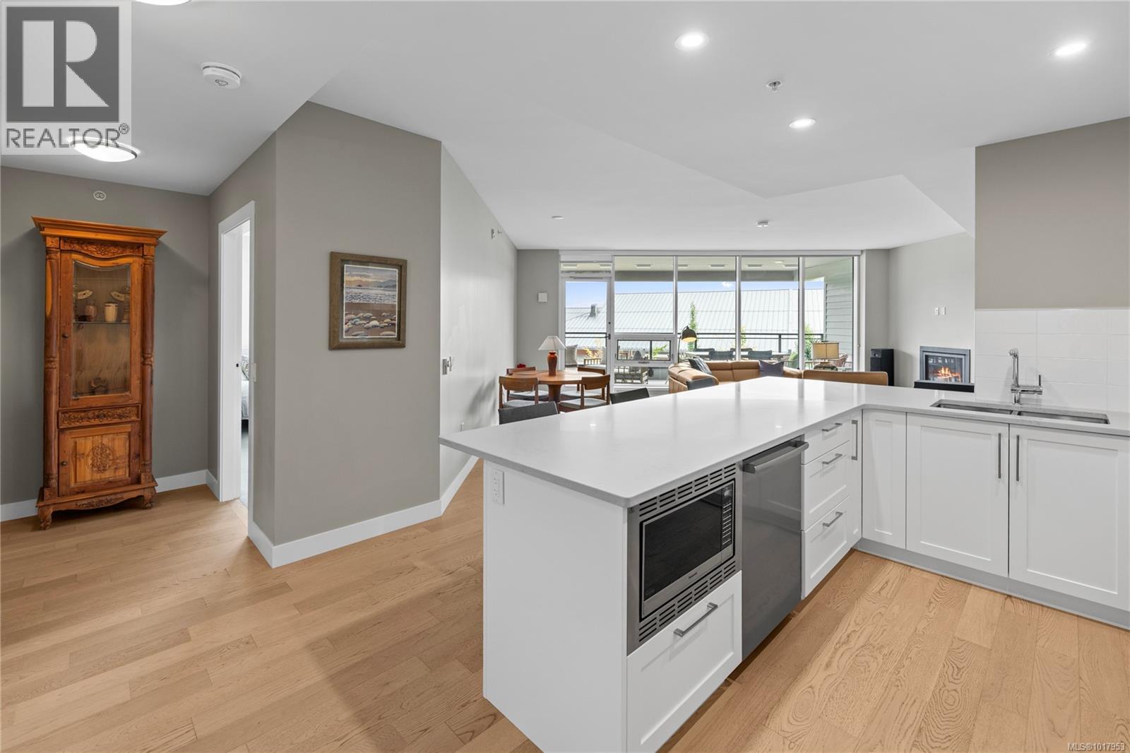 202 3529 Dolphin Dr, Nanoose Bay