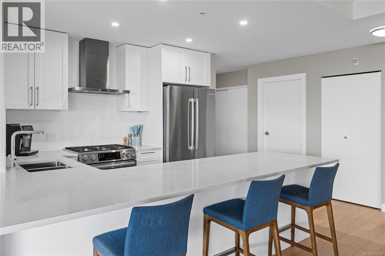 202 3529 Dolphin Dr, Nanoose Bay