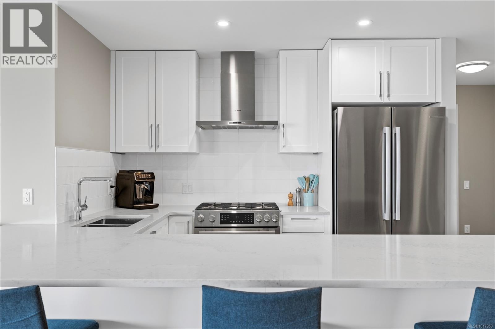 202 3529 Dolphin Dr, Nanoose Bay