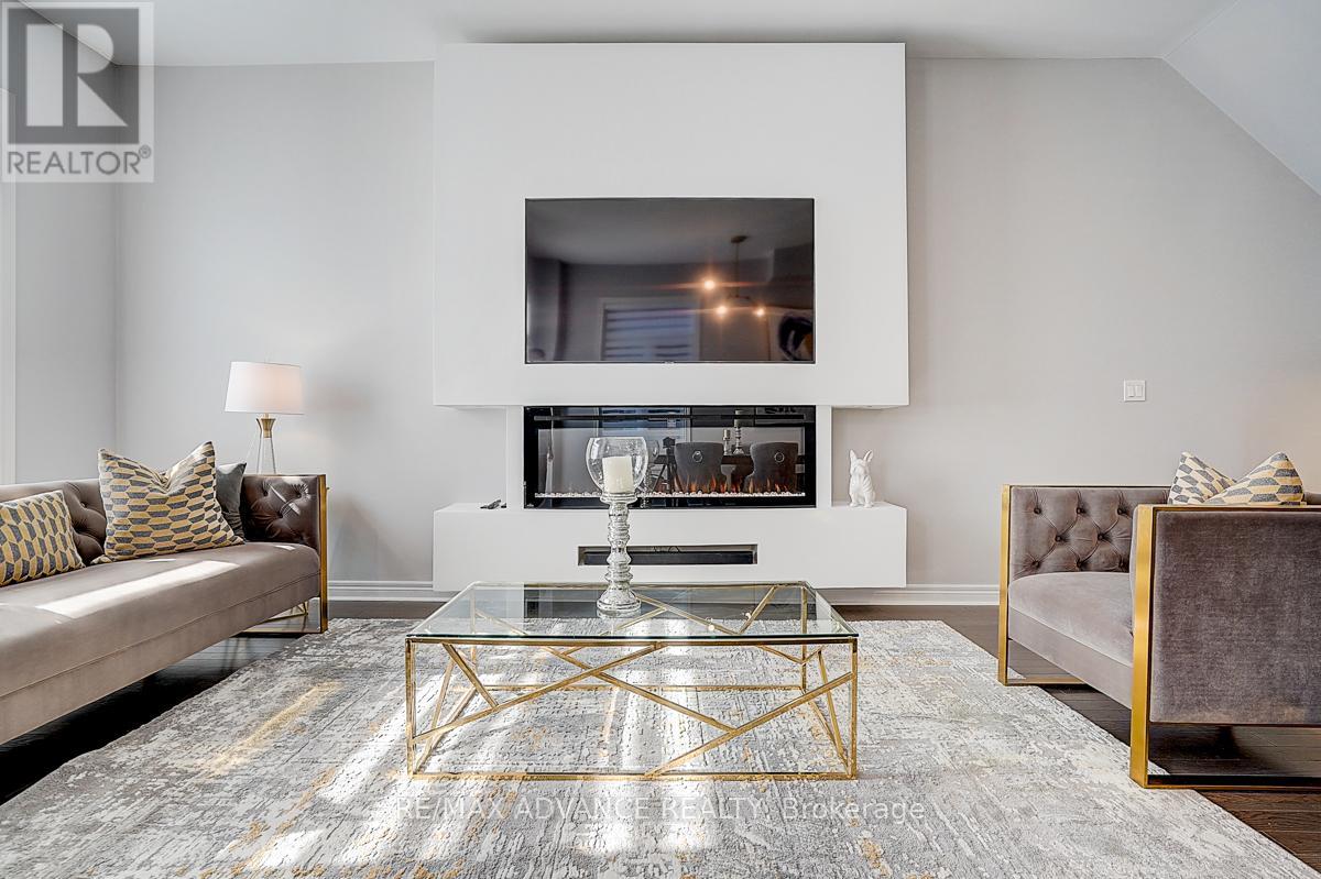 Single Family House for Sale in  LASKIN DRIVE Vaughan (Patterson) 