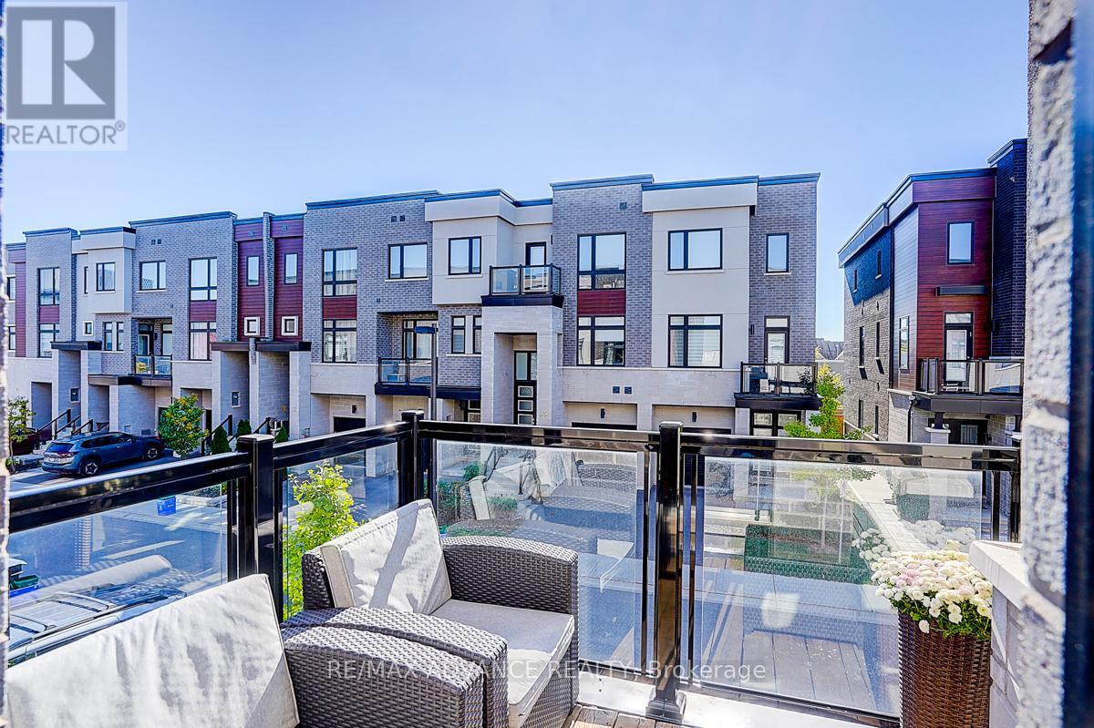 Single Family House for Sale in  LASKIN DRIVE Vaughan (Patterson) 