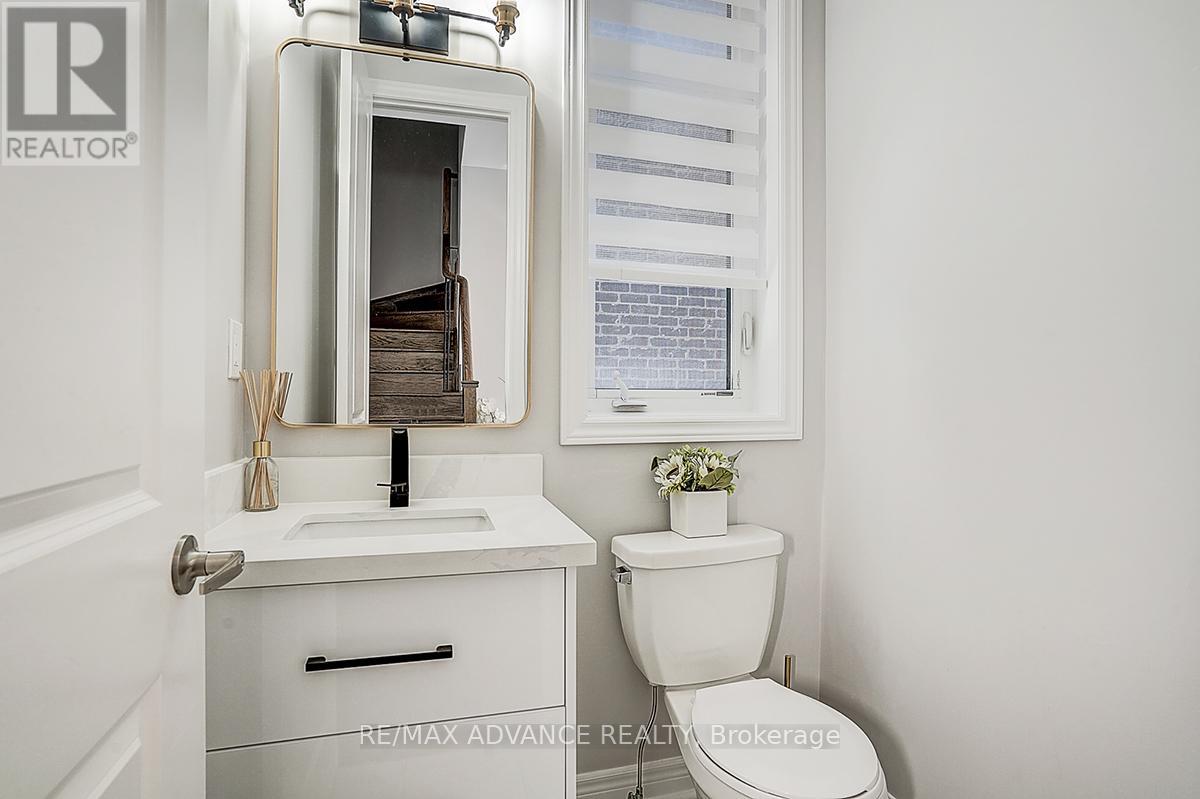 Single Family House for Sale in  LASKIN DRIVE Vaughan (Patterson) 
